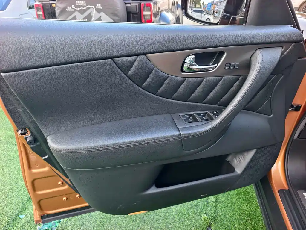 Infiniti QX70 — миниатюра 7