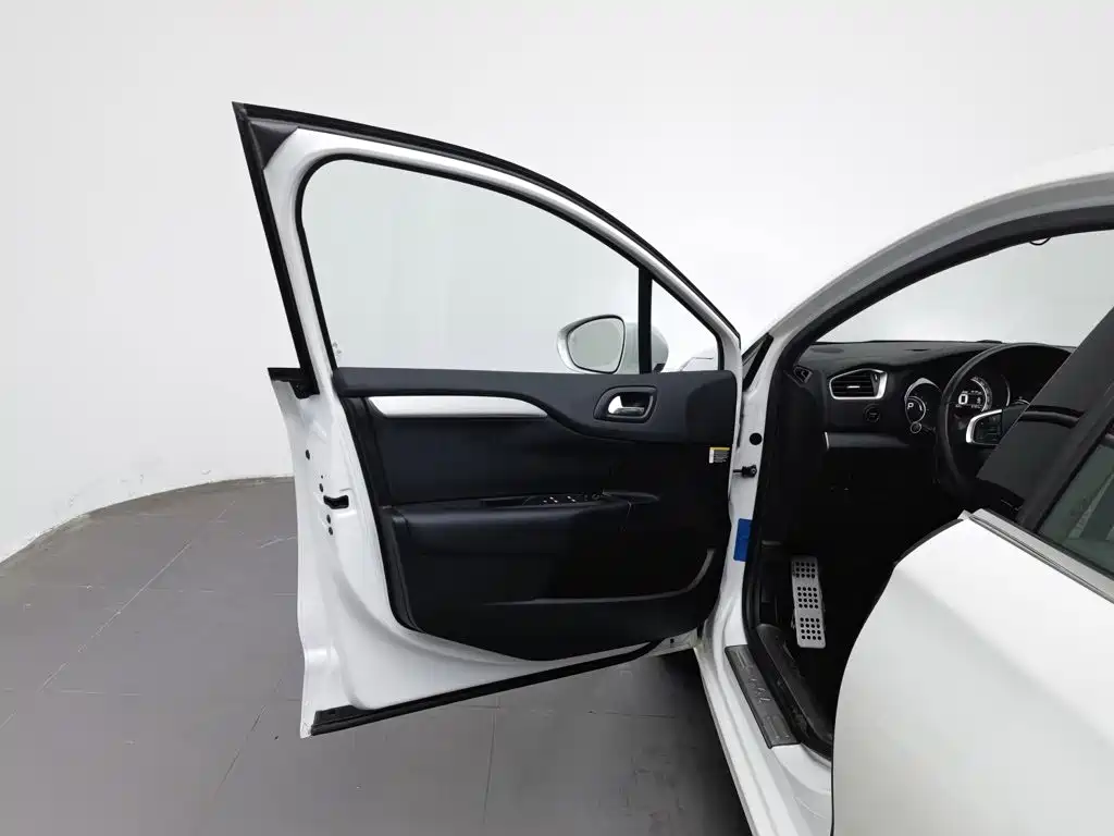 Citroen C4L — миниатюра 8