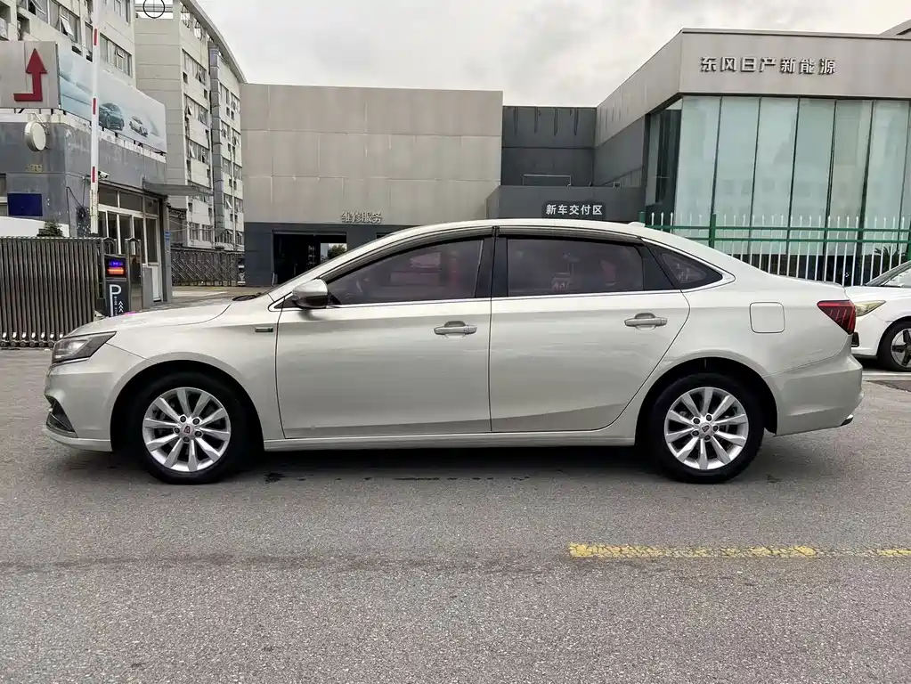 Roewe i6 New Energy — миниатюра 5