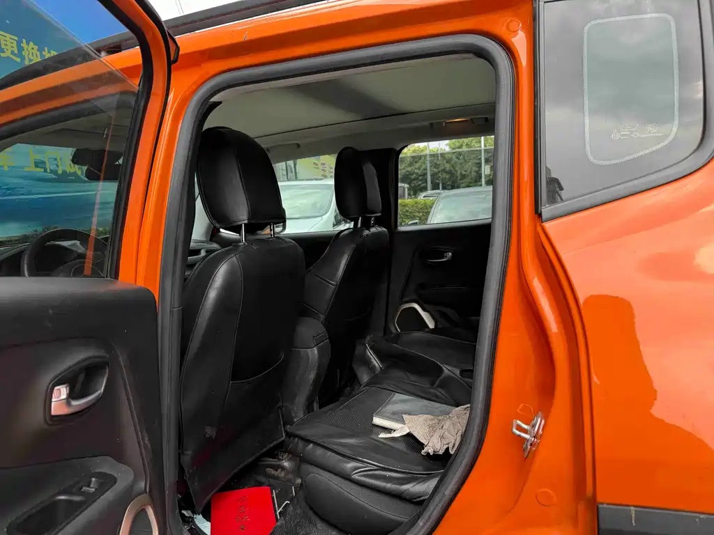 Jeep Renegade 1.4T Auto Dynamic Energy Edition, фото 8