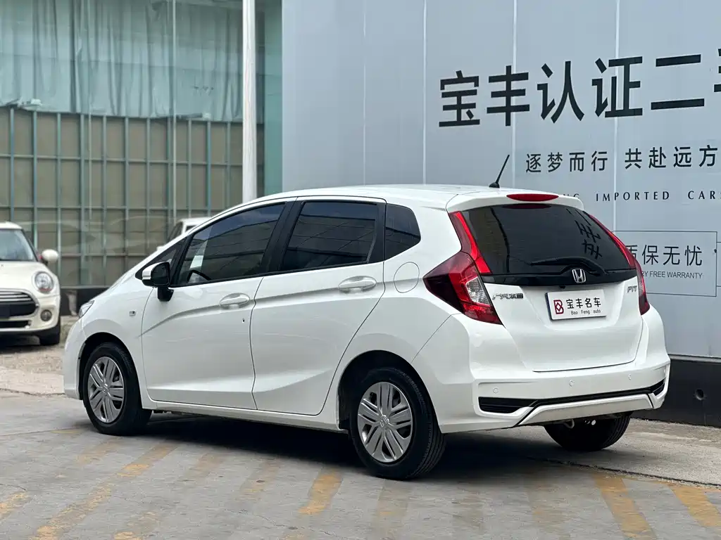 Honda Fit — миниатюра 8