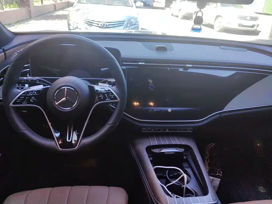 Mercedes-Benz E-Class — миниатюра 12
