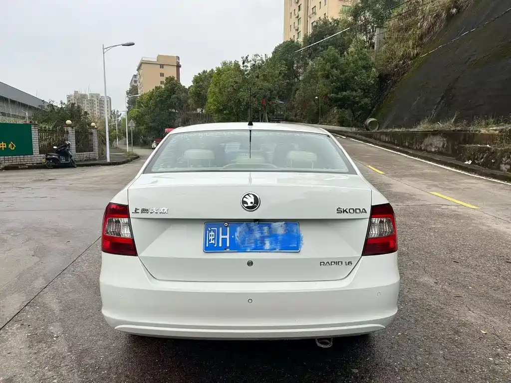 Skoda Rapid — миниатюра 4