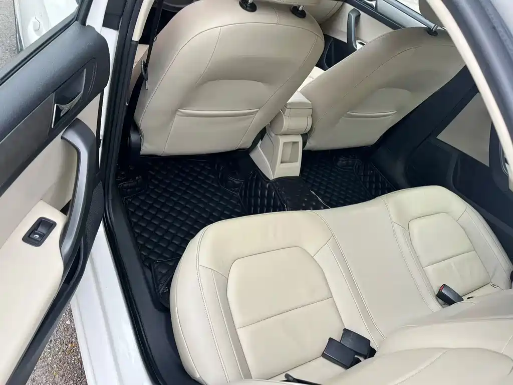 Skoda Rapid — миниатюра 7