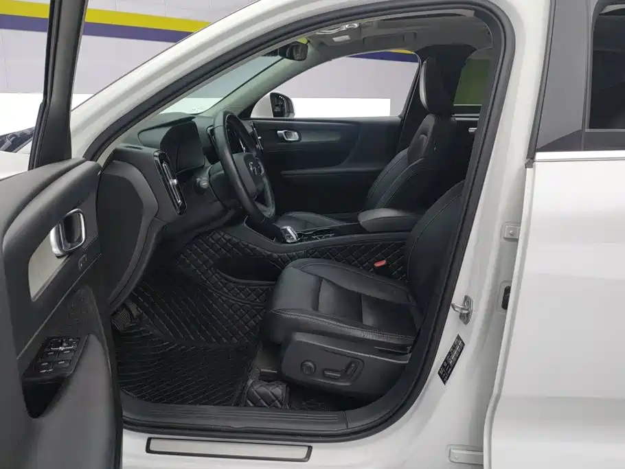Volvo XC40 — миниатюра 9