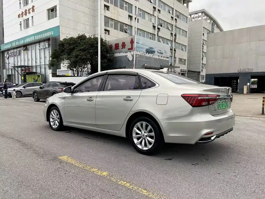 Roewe i6 New Energy — миниатюра 6
