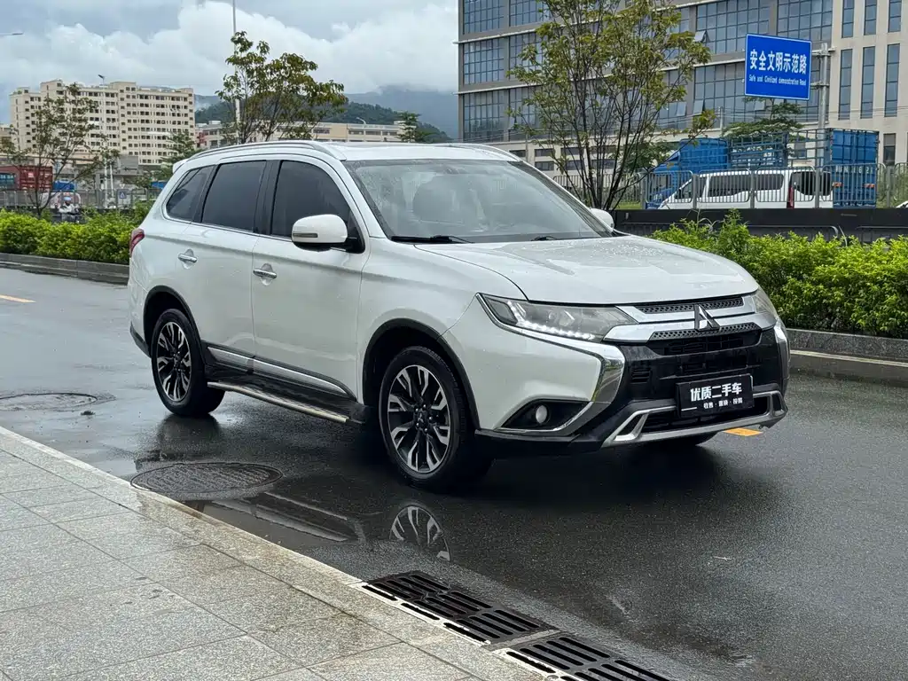 Mitsubishi Outlander 2021
