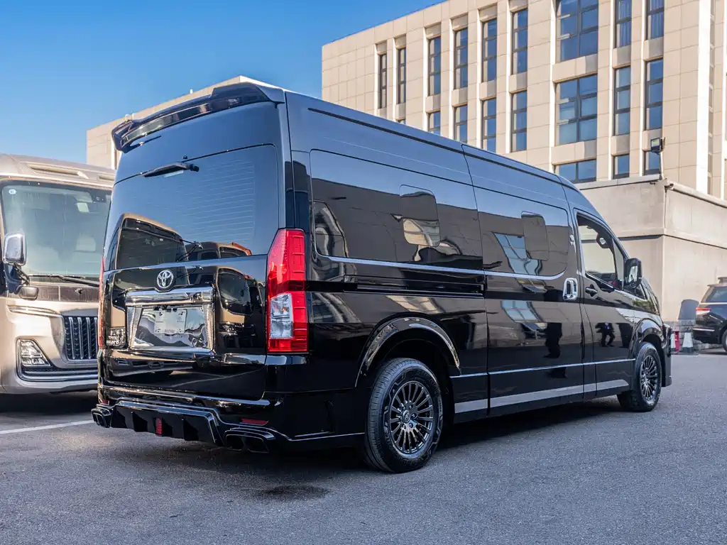 Toyota HiAce 2024 3.5L AT