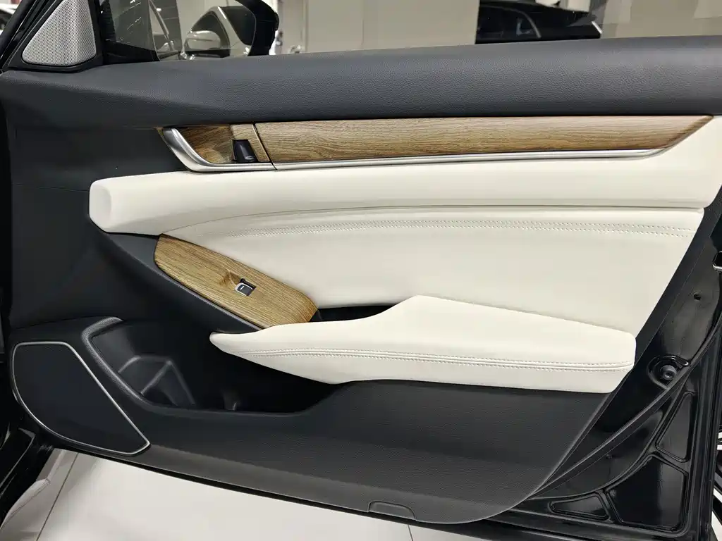 Honda Accord — миниатюра 12