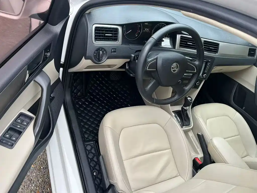 Skoda Rapid — миниатюра 6