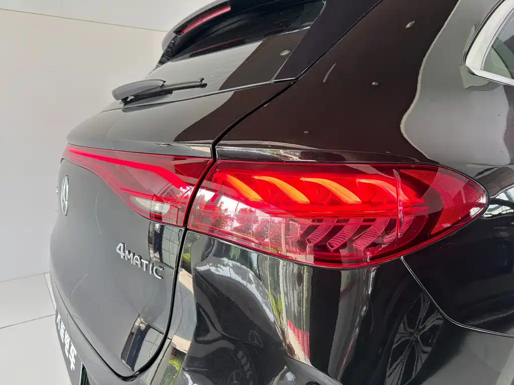 Mercedes-Benz EQE SUV — миниатюра 16