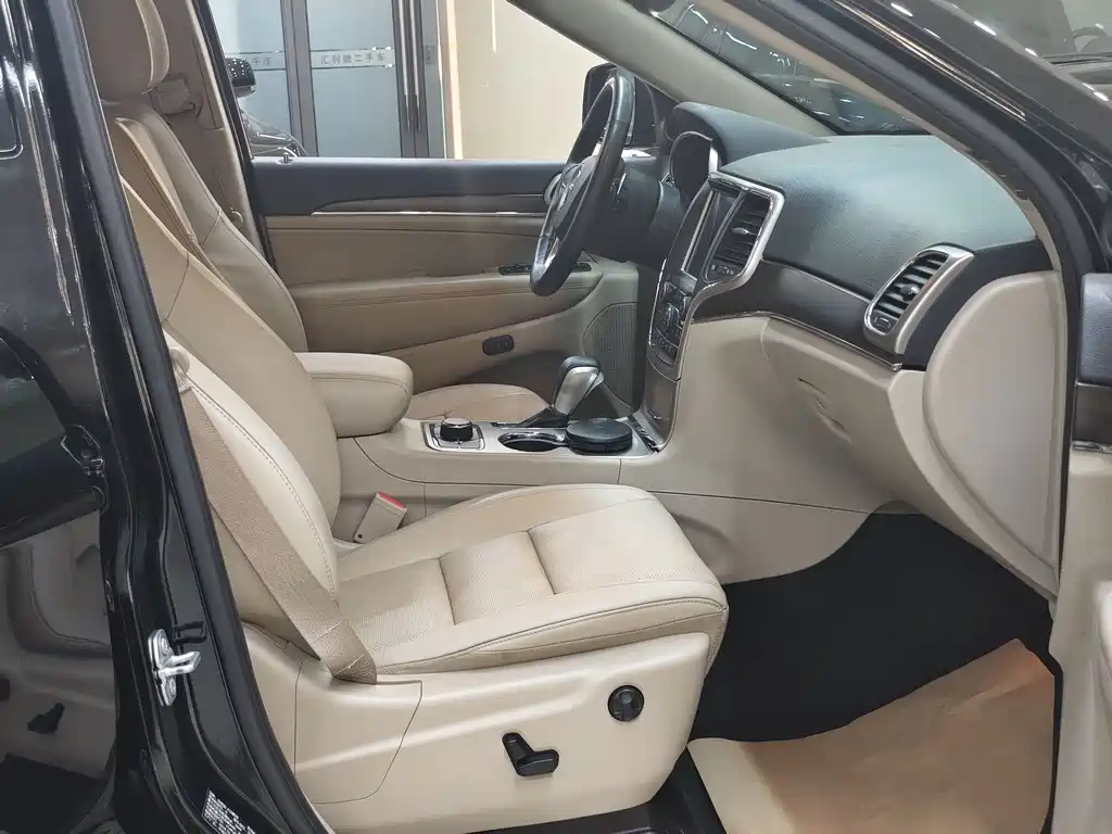 Jeep Grand Cherokee (Import) — миниатюра 14