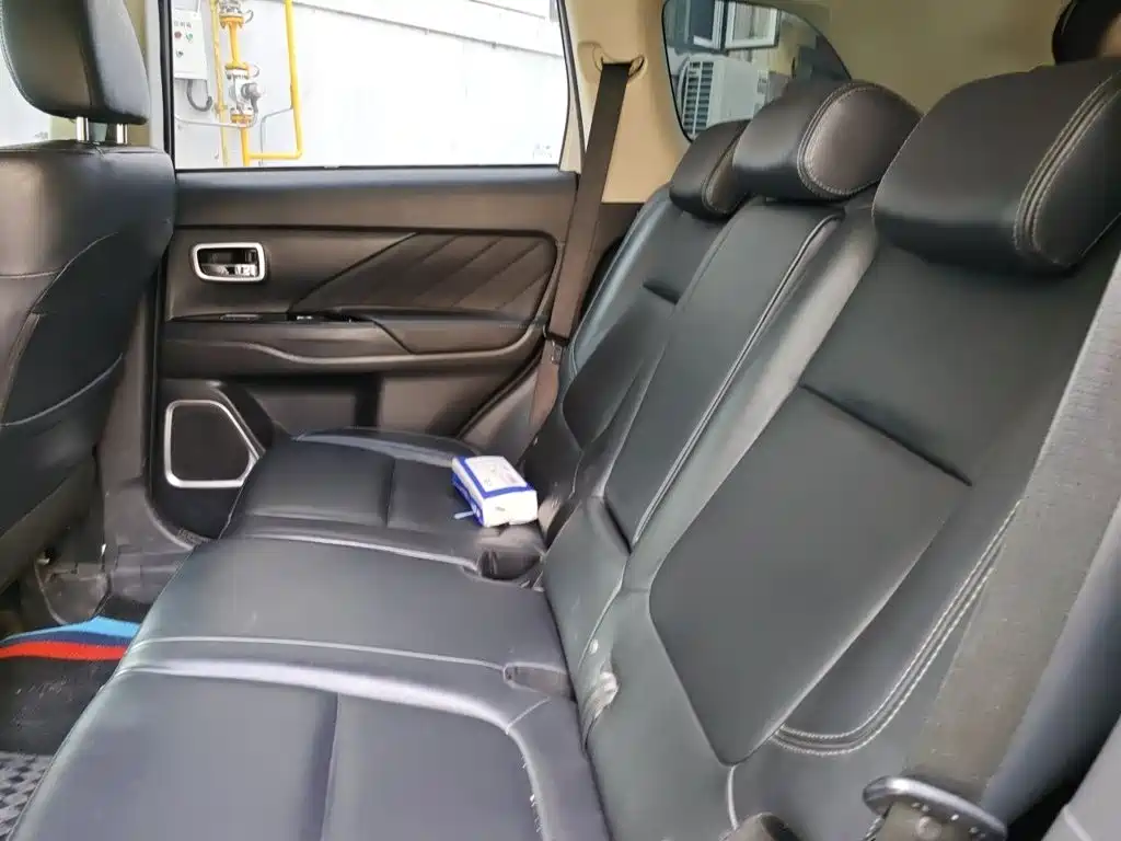 Mitsubishi Outlander — миниатюра 13