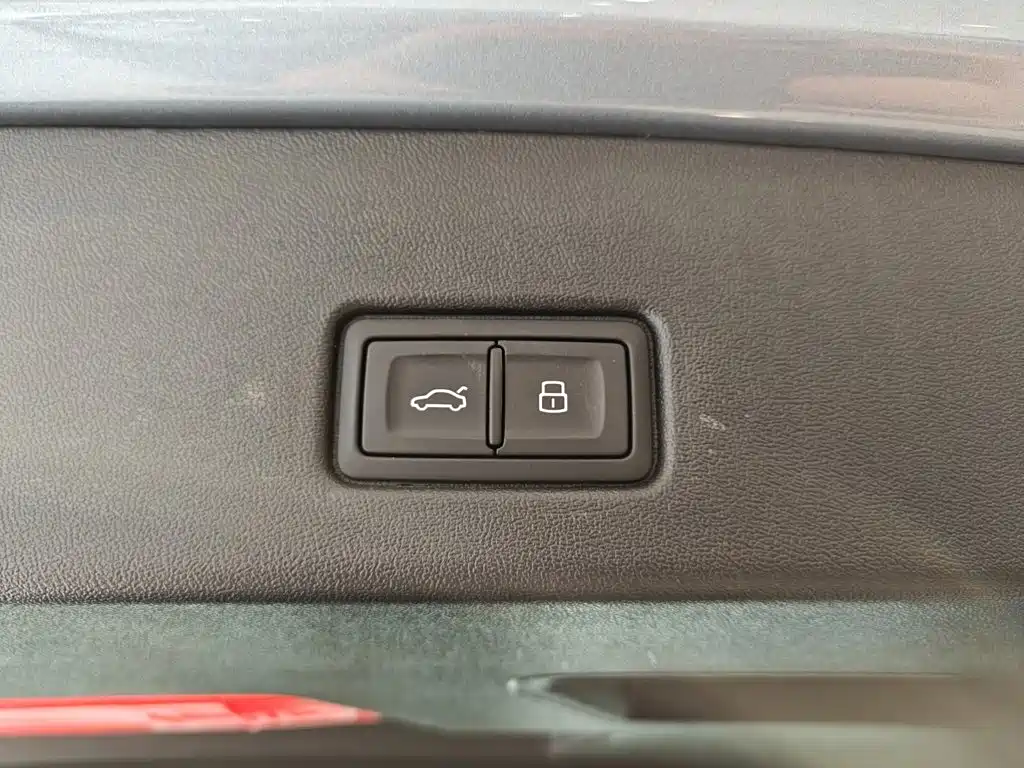 Audi Q4 e-tron — миниатюра 13