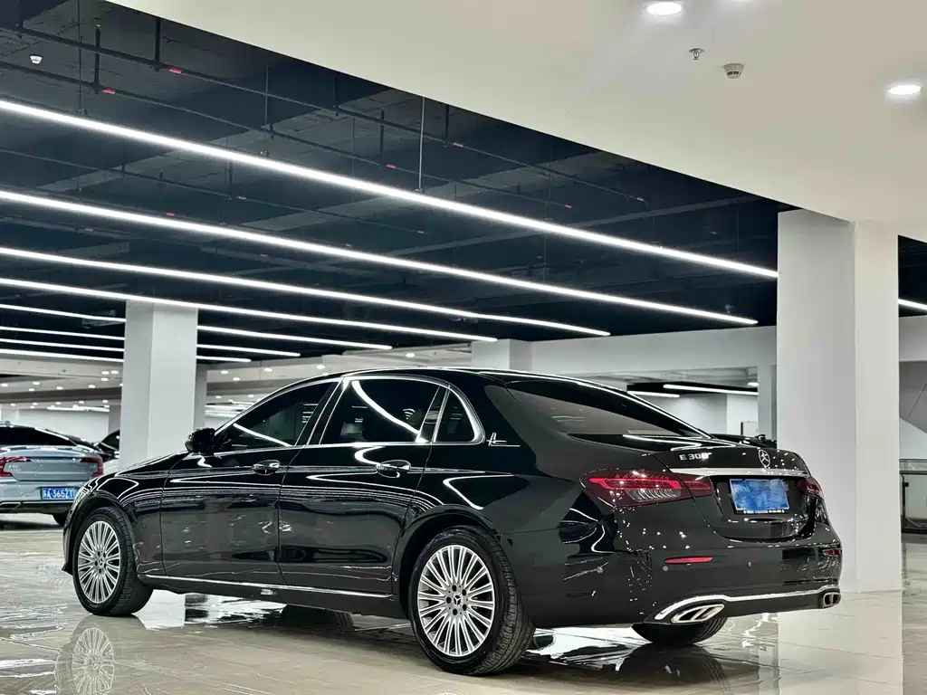 Mercedes-Benz E-Class — миниатюра 4