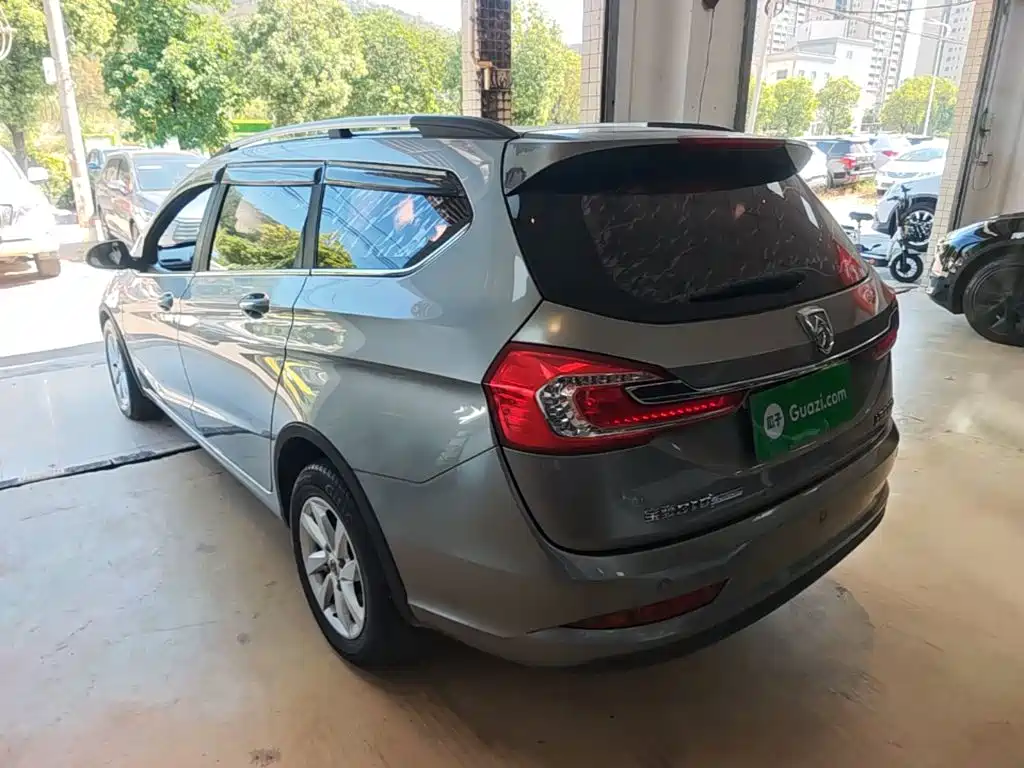 Baojun 310W — миниатюра 5