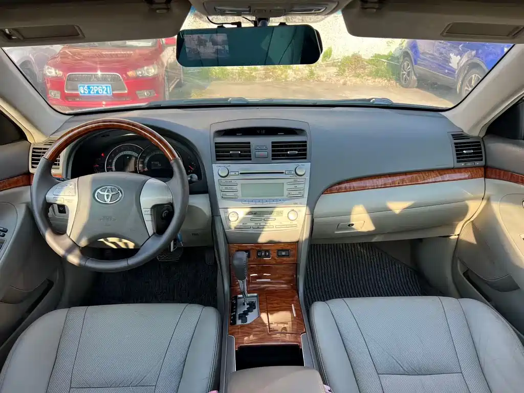 Toyota Camry — миниатюра 8