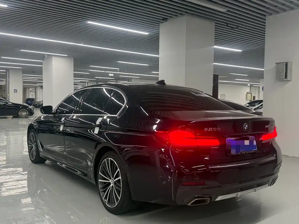 BMW 5 Series — миниатюра 14