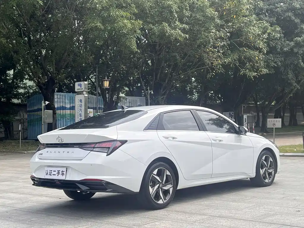 Hyundai Elantra — миниатюра 11