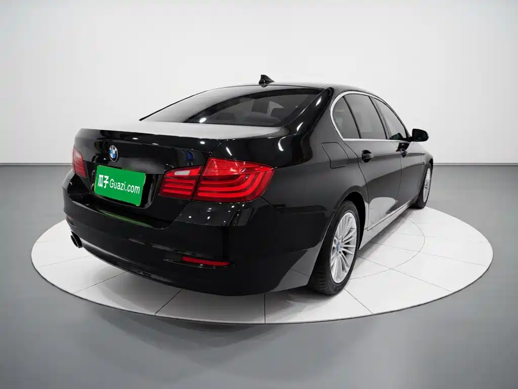 BMW 5 Series — миниатюра 6