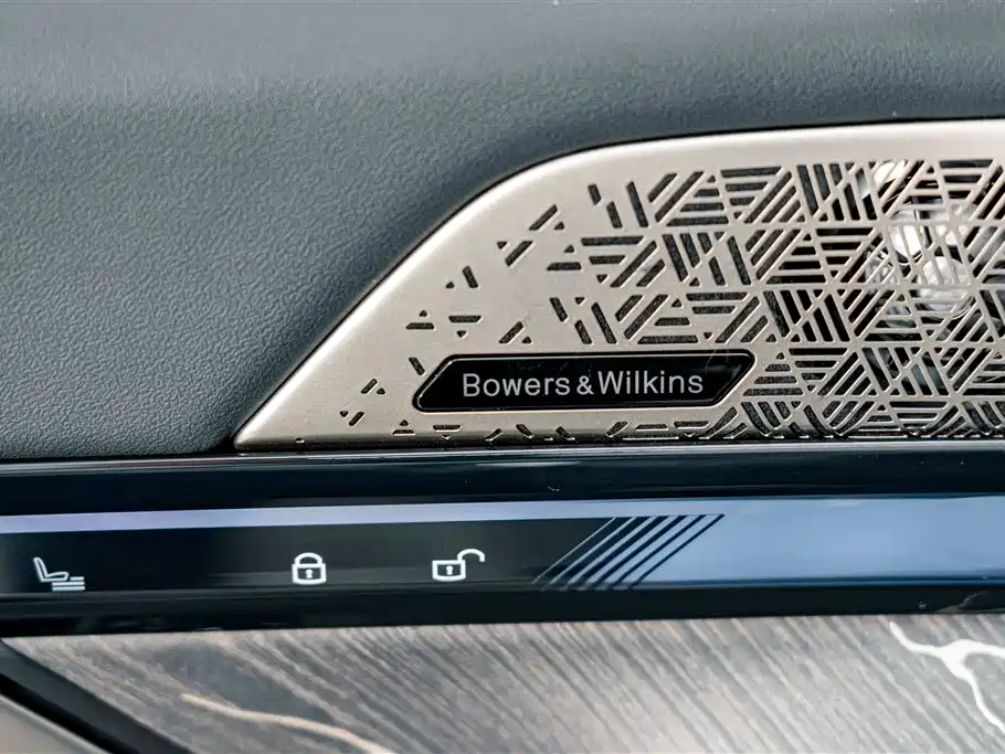 BMW 5 Series — миниатюра 19