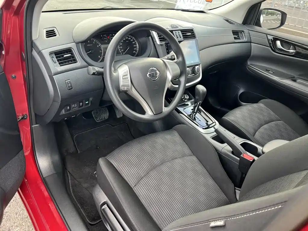 Nissan Tiida — миниатюра 6