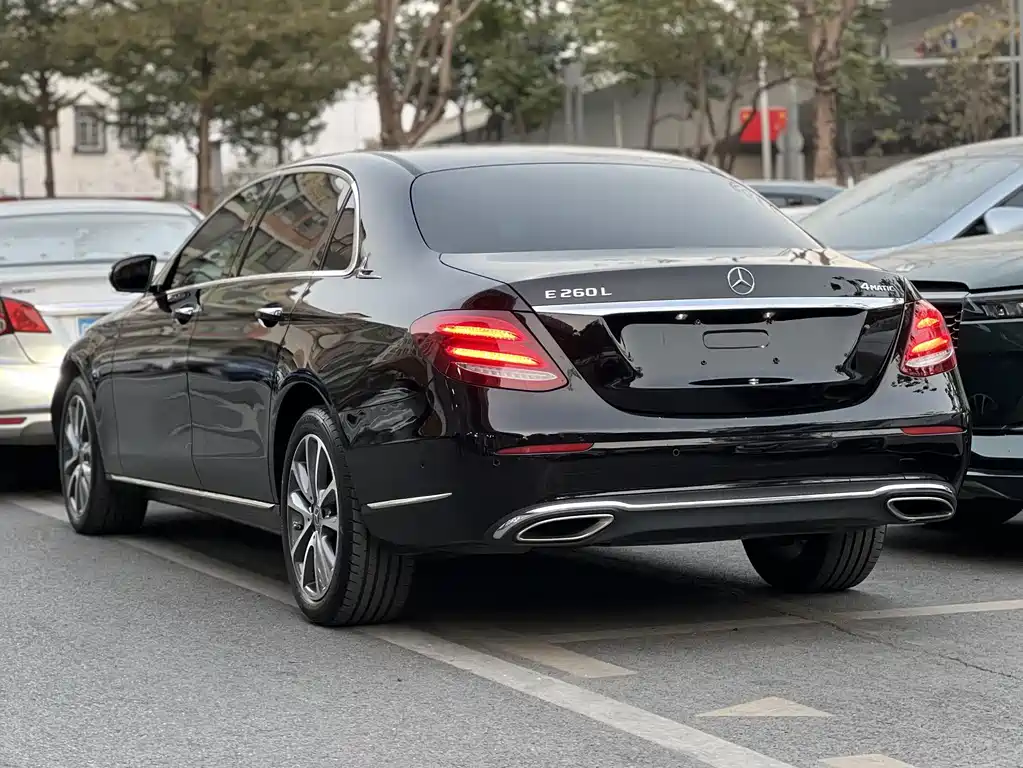 Mercedes-Benz E-Class — миниатюра 6
