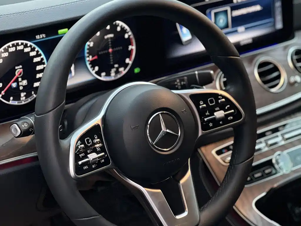 Mercedes-Benz E-Class — миниатюра 9