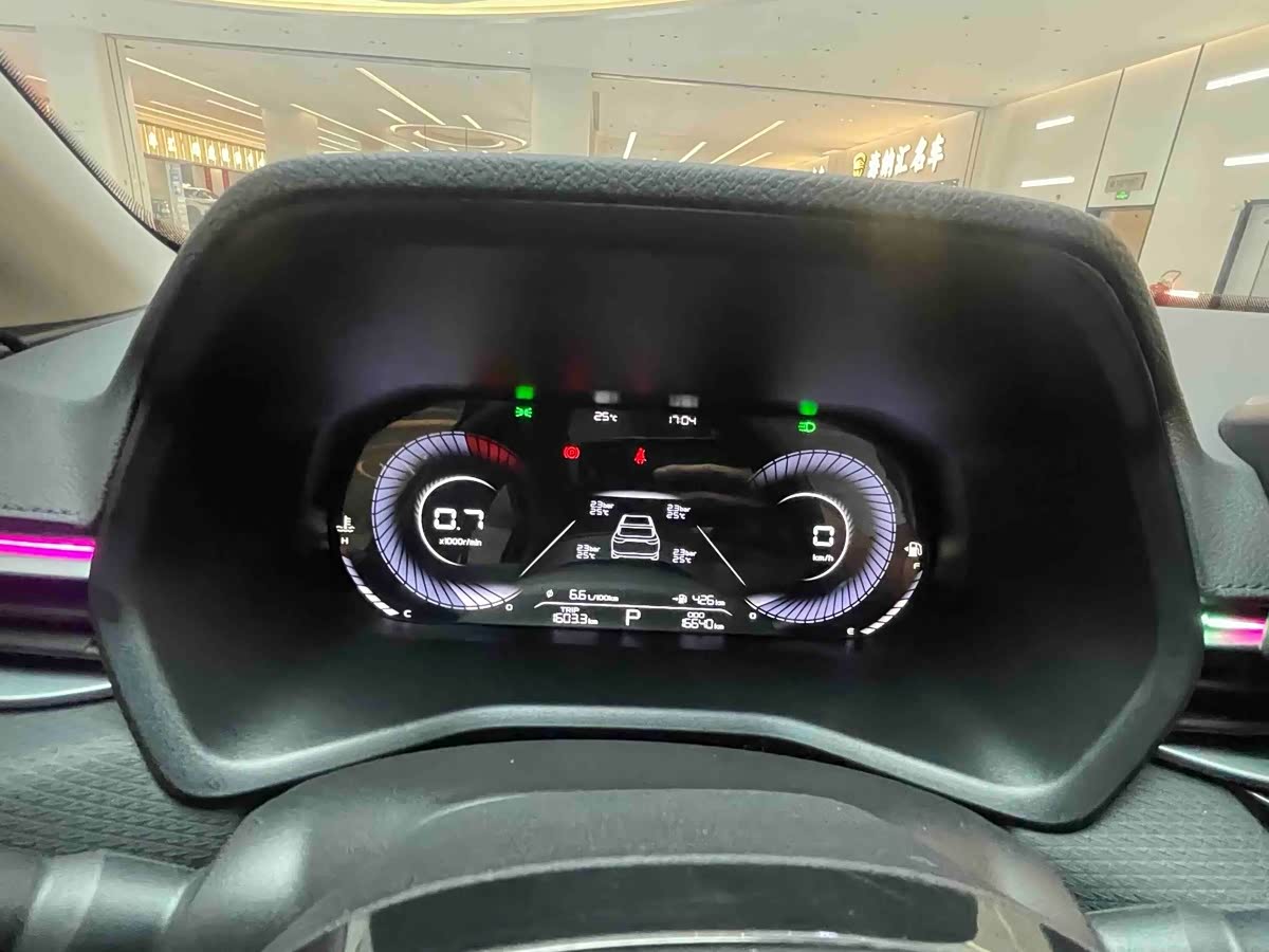 Geely Emgrand 1.5 л 2024 г. Серебристо-серый, пробег 16000 км