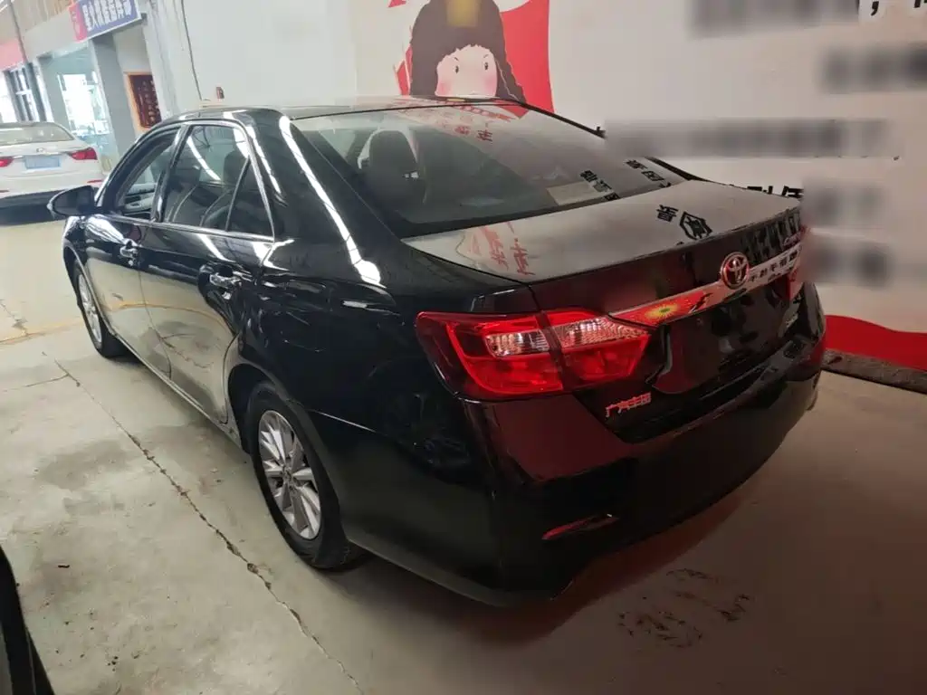 Toyota Camry — миниатюра 5