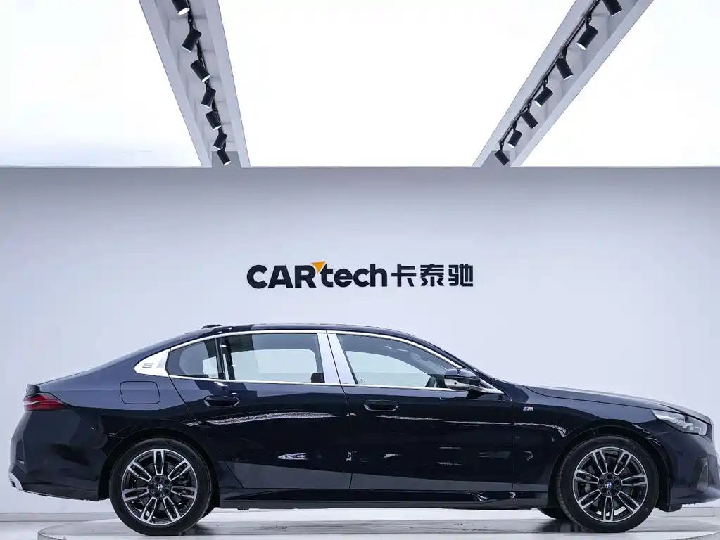BMW 5 Series — миниатюра 2
