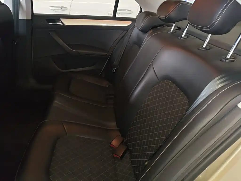 Skoda Rapid — миниатюра 17