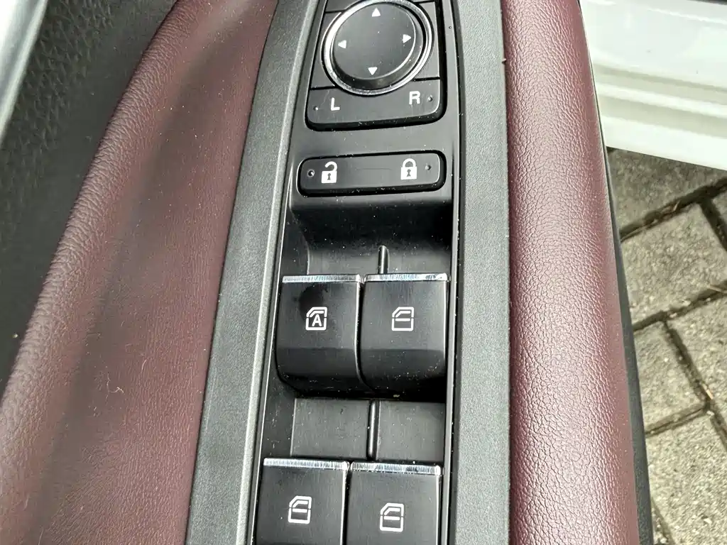 GAC M6 2021 270T DCT Luxury （ мест）