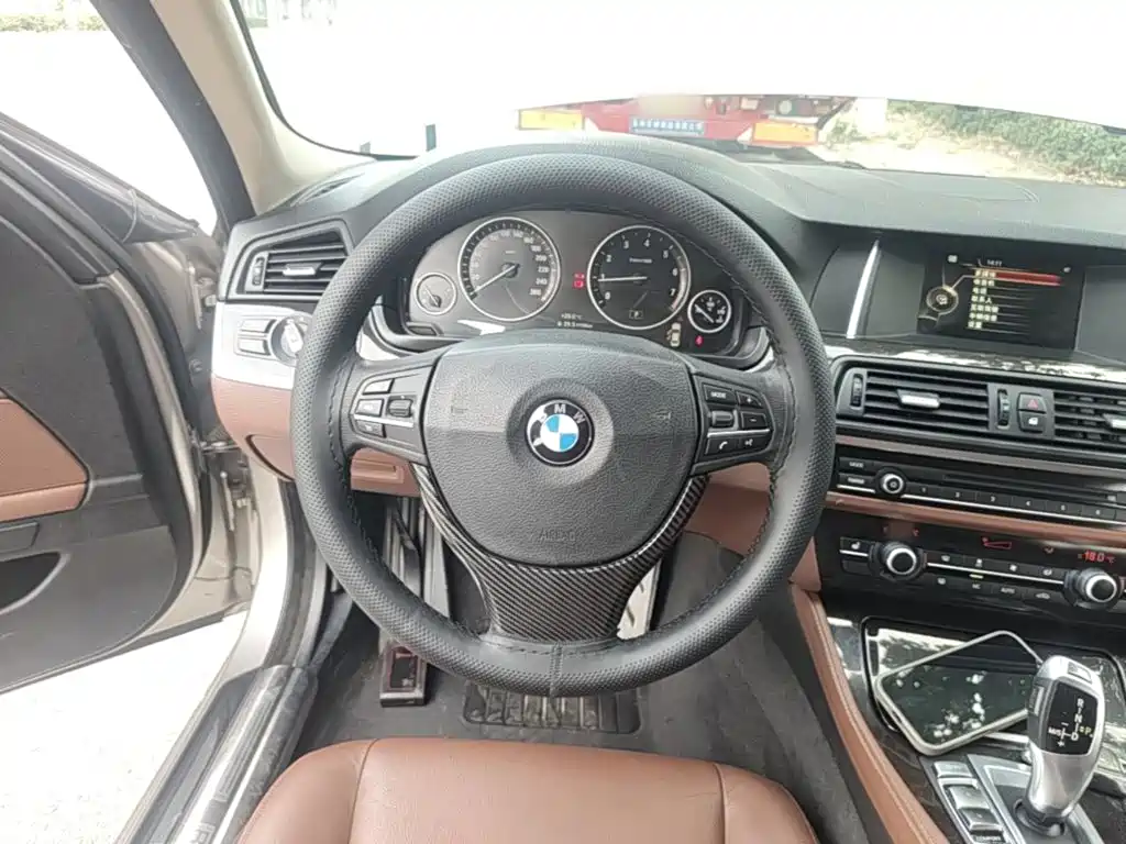 BMW 5 Series — миниатюра 11