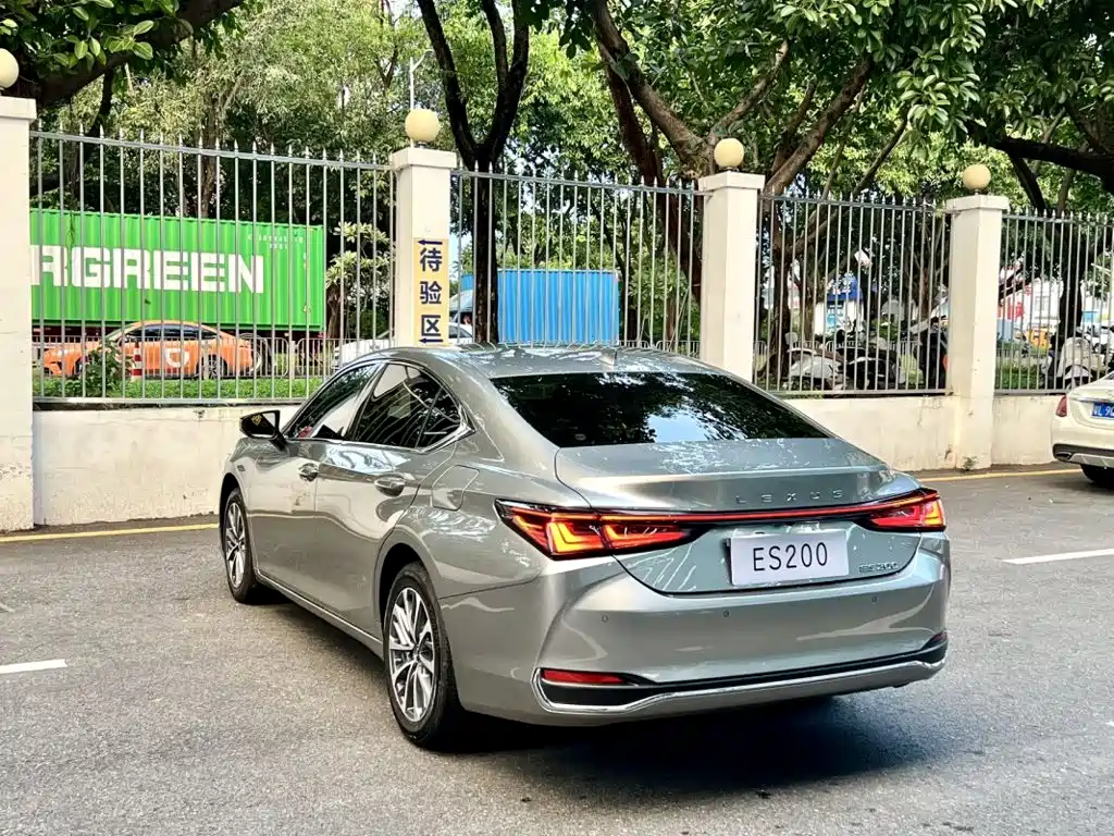 Lexus ES — миниатюра 9