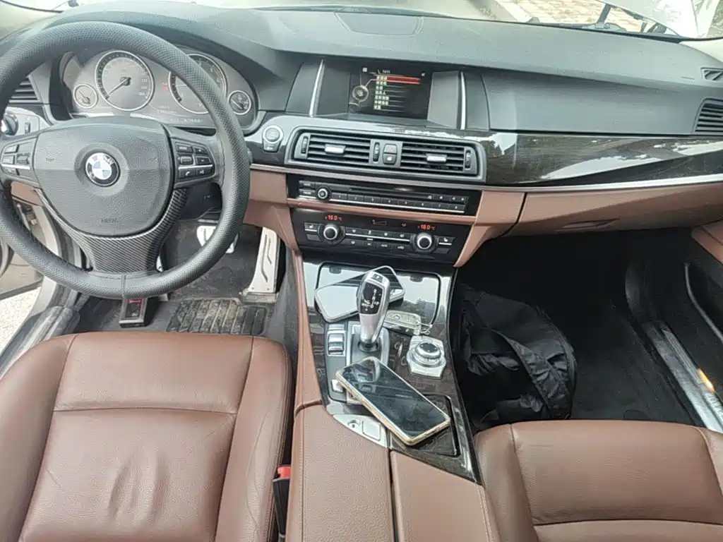 BMW 5 Series — миниатюра 13