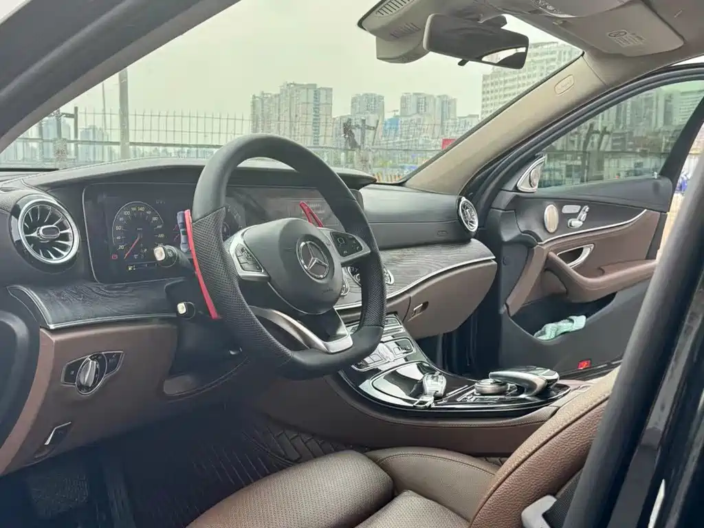 MERCEDES-BENZ E CLASS