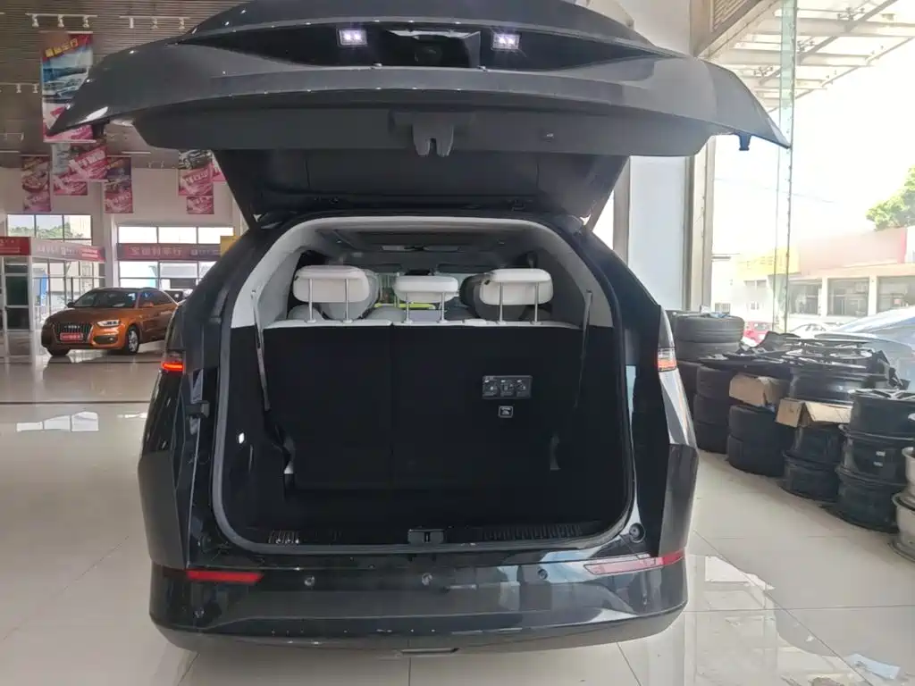 XPeng X9 — миниатюра 19