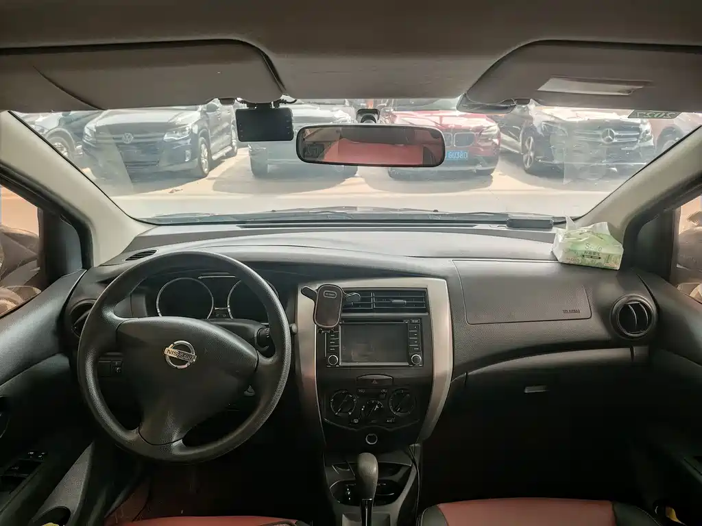 Nissan Livina — миниатюра 9