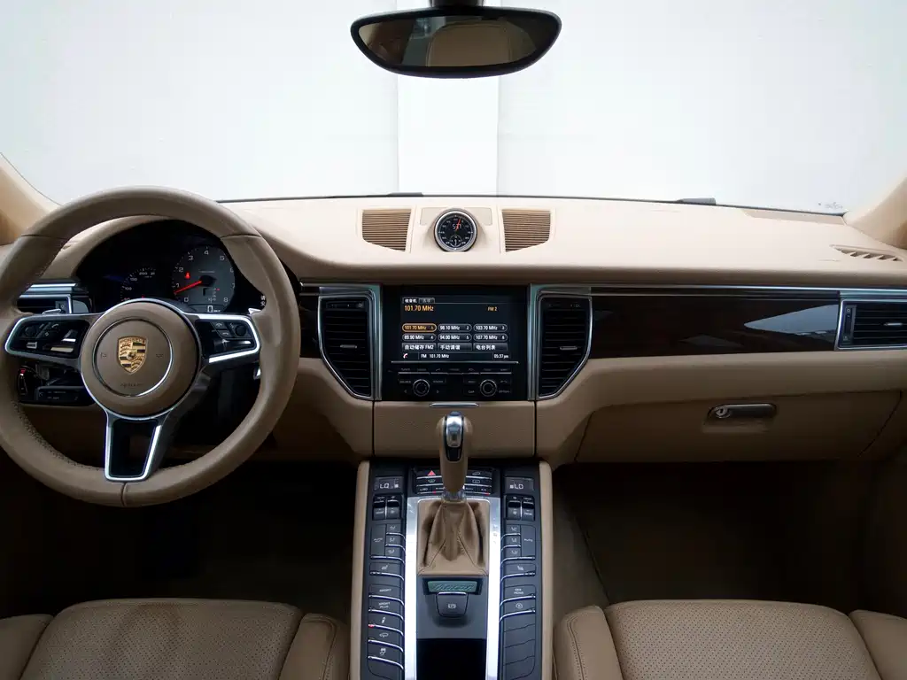 Porsche Macan — миниатюра 10