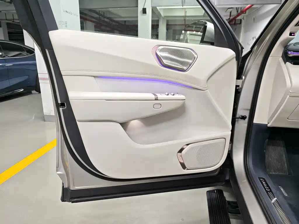 Lynk & Co 900 — миниатюра 14