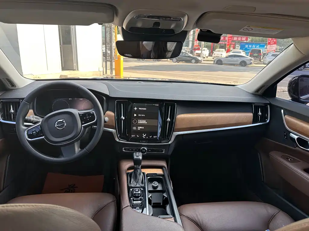 Volvo S90 — миниатюра 7