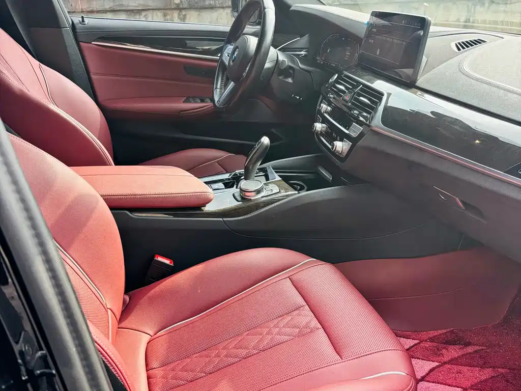 BMW 5 Series — миниатюра 9