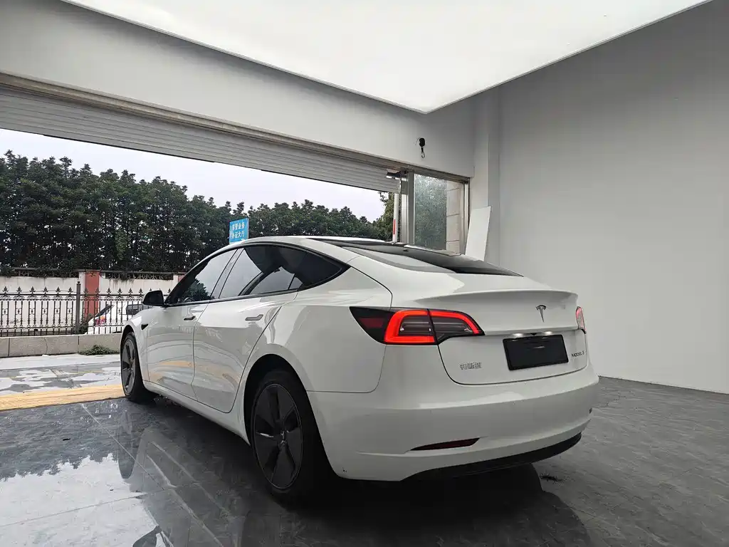 Tesla Model 3 — миниатюра 4