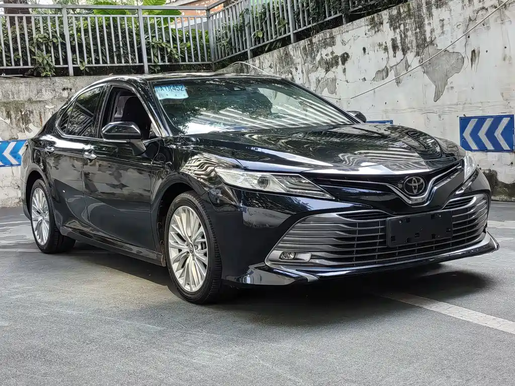 Toyota Camry — миниатюра 3