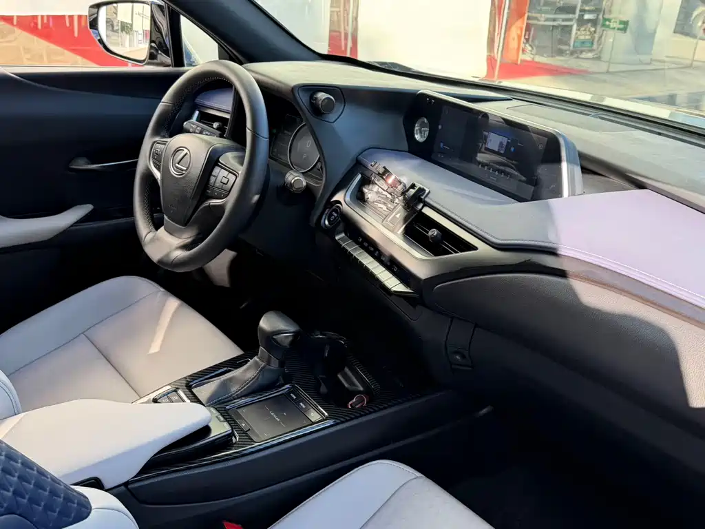Lexus UX — миниатюра 9