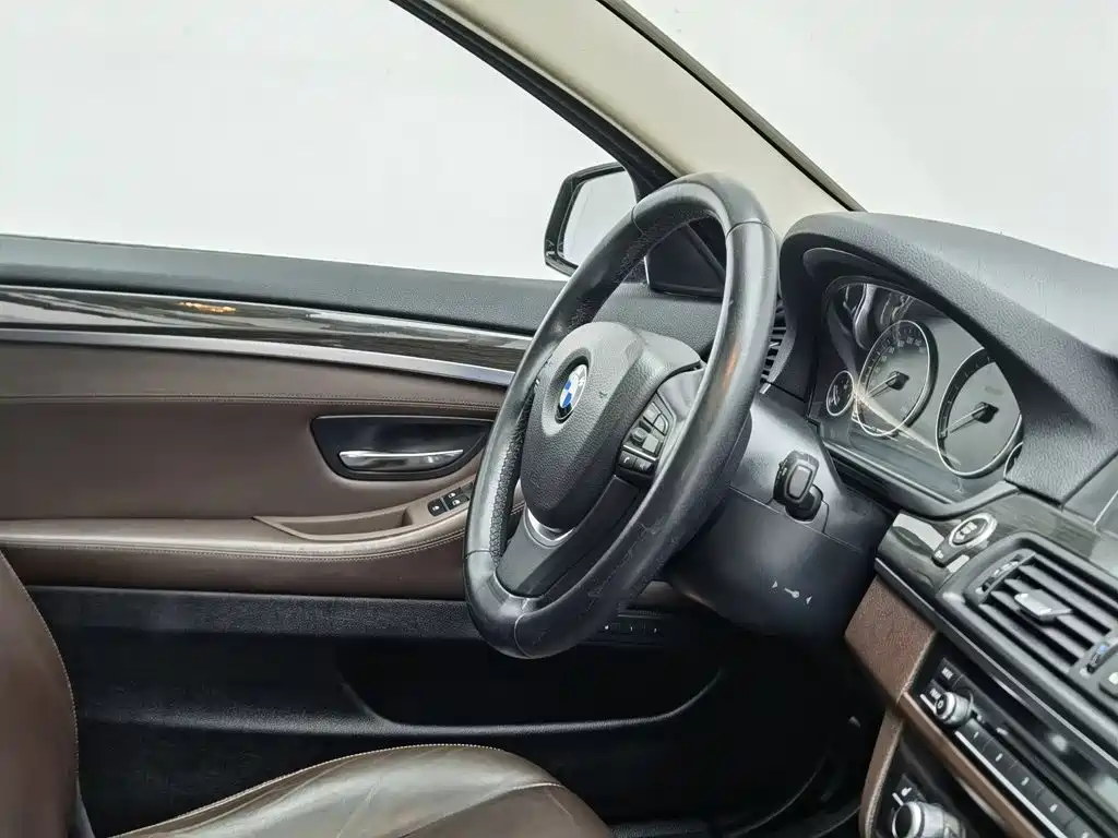BMW 5 Series — миниатюра 22