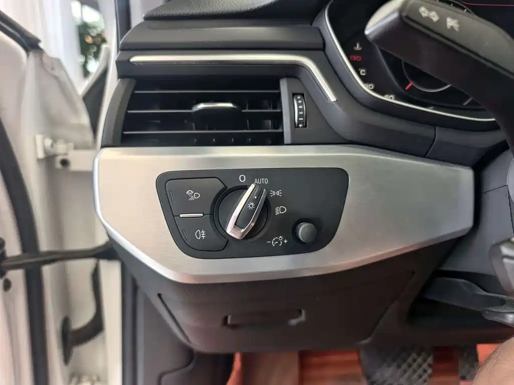 Audi A4L — миниатюра 7