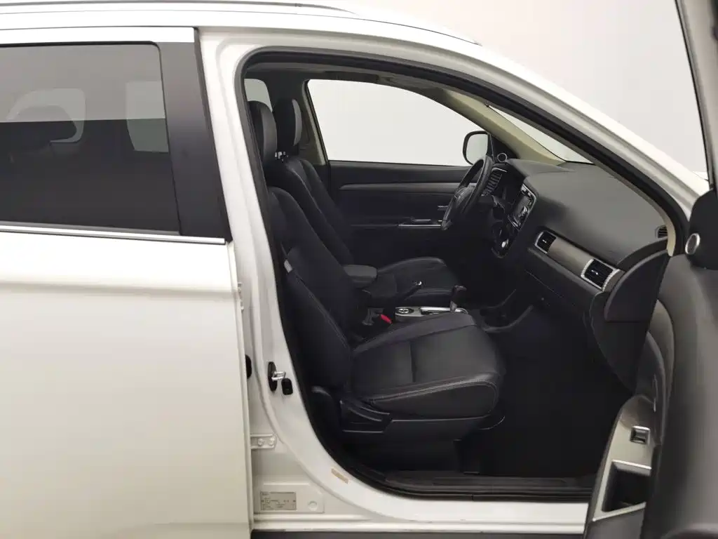 Mitsubishi Outlander (Import) — миниатюра 23