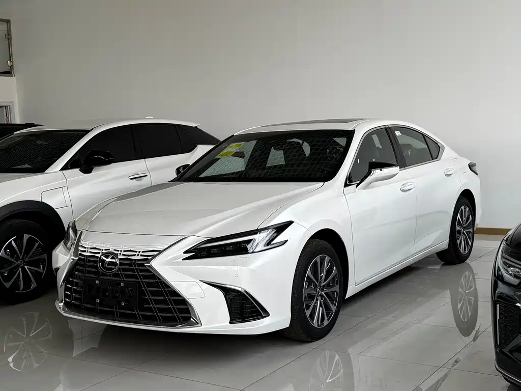 Lexus ES 2026